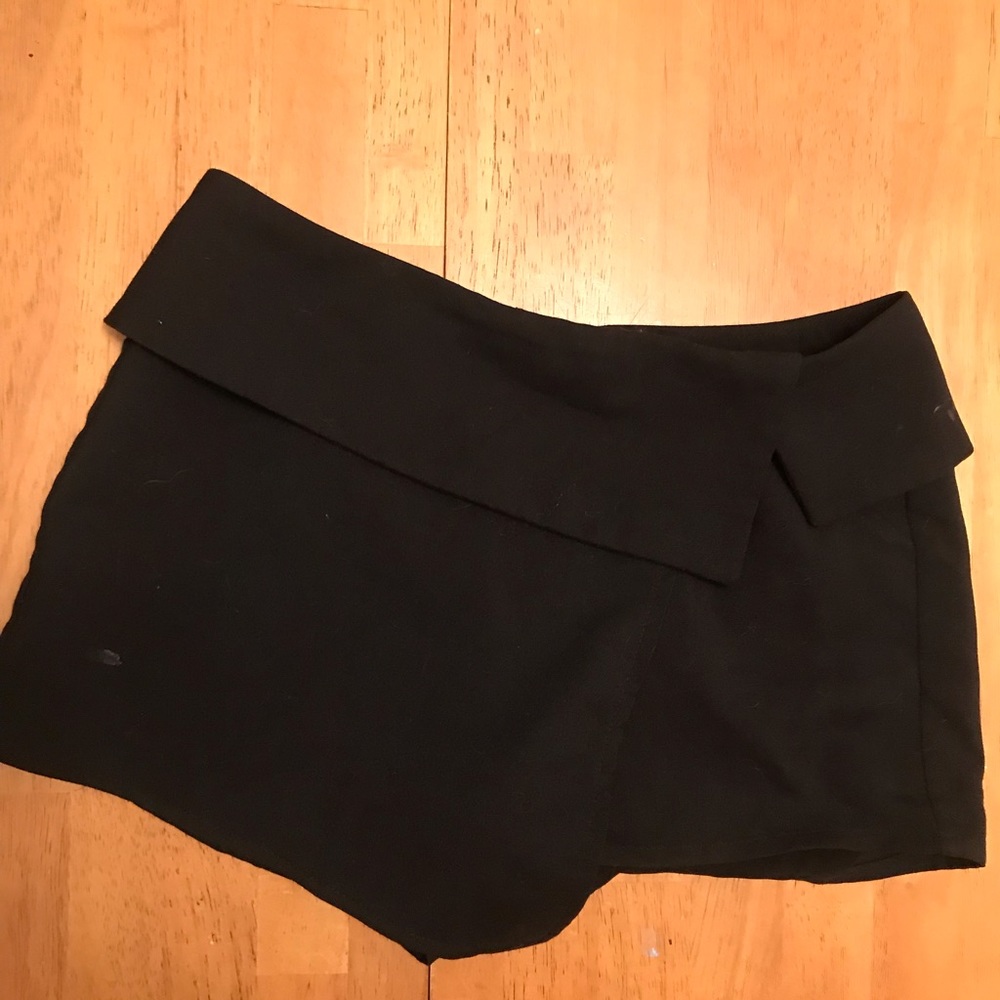 TOBI Envelope Skort size S
